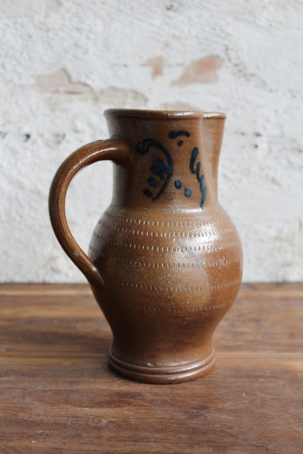 Vintage urn brown/hand painted