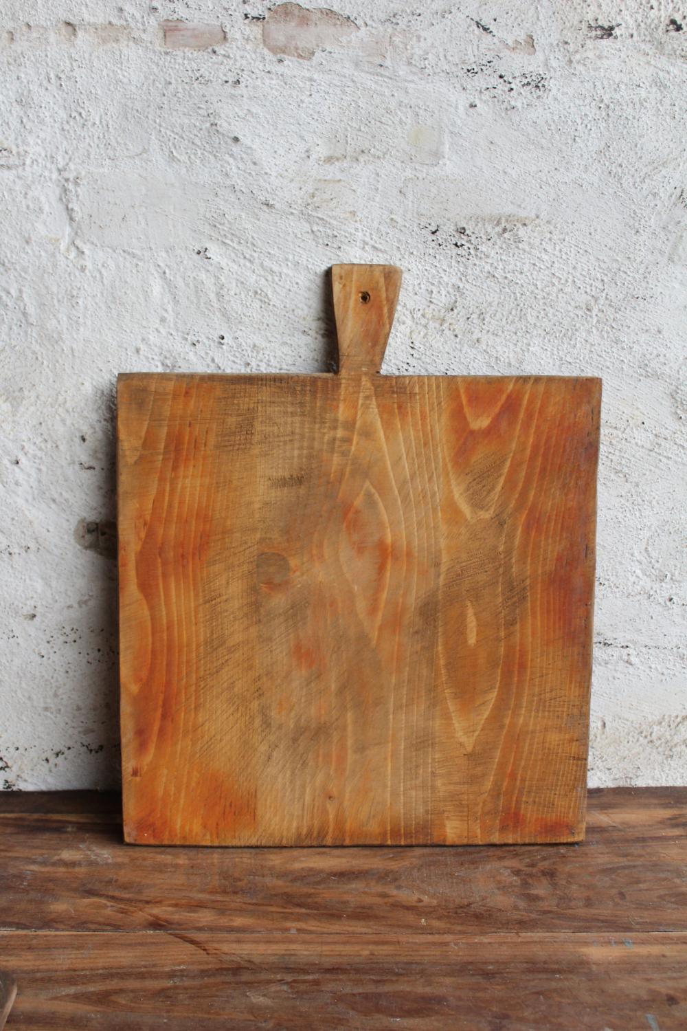 Vintage cutting board in light/orange wood large