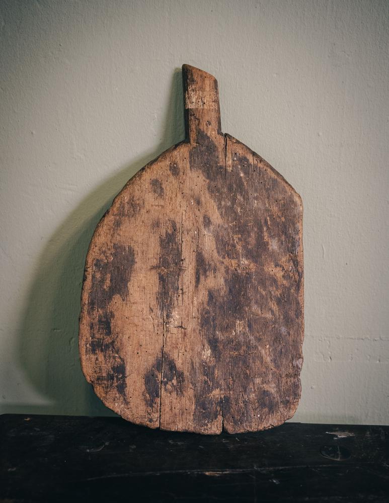Vintage cutting board from the 1920s