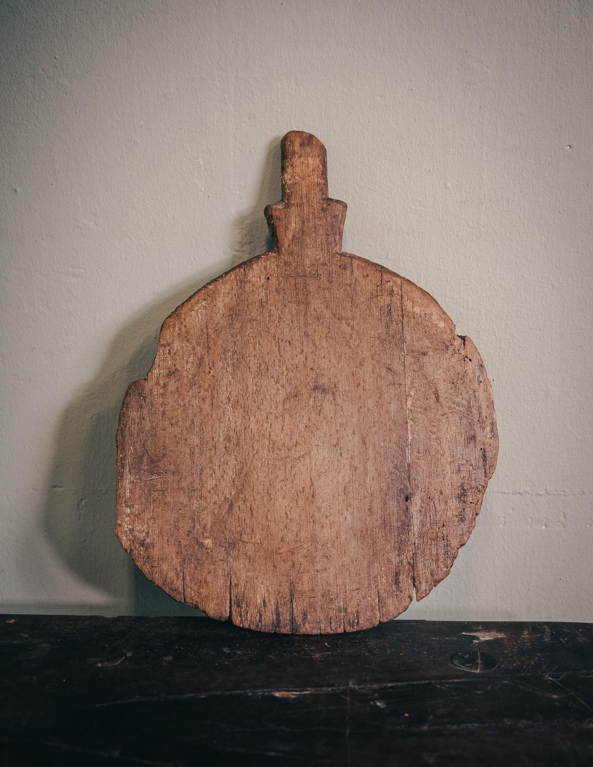 Vintage cutting board from the 1920s