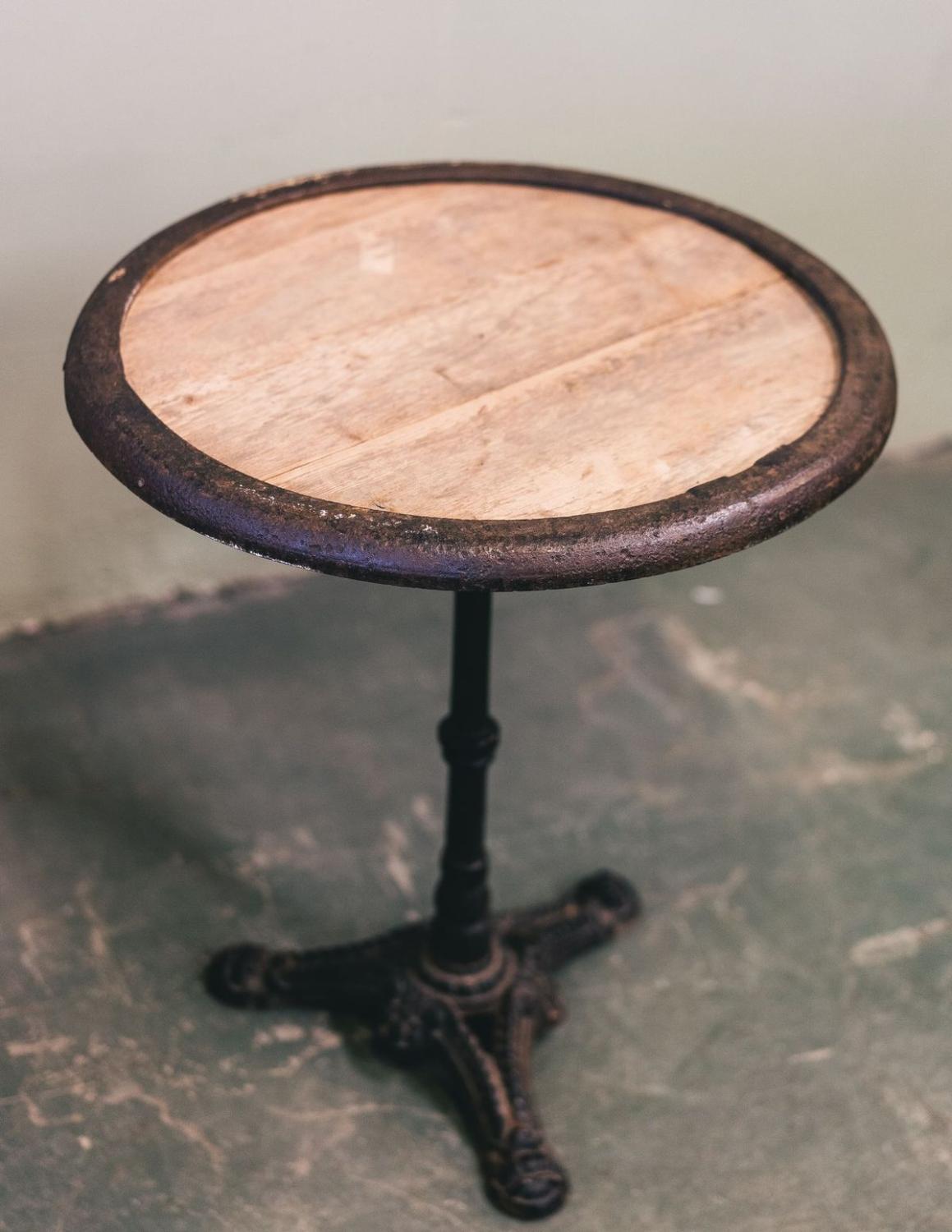 Round cafe table Vintage