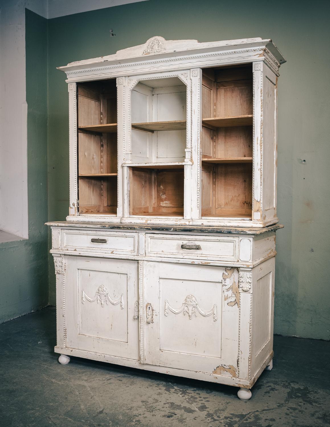 White Vintage Cabinet from the 1920s (original color)