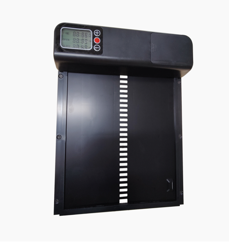 Hönslucka med automatisk klocktimer