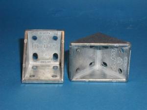 Vinkelfäste 42x42x42. M5. T-spår 5.5