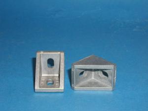 Vinkelfäste 26x28x28. M6. T-spår 7/8.