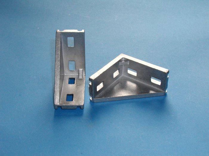 Vinkelfäste 28x57x57. M6. T-spår 7/8.