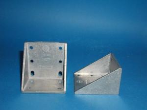 Vinkelfäste 64x64x42. M5. T-spår 5.