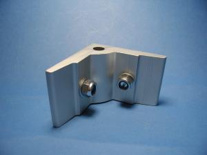 Vinkelfäste 36x70x70. M8. T-spår 8.