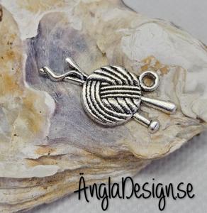 Berlock Garnnystan med stick pinnar i, antiksilver, 5-pack