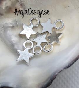 Berlock liten slät stjärna i ljust silver, 20-pack