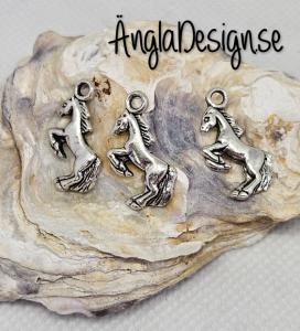 Berlock häst som stegrar, antiksilver, 10-pack