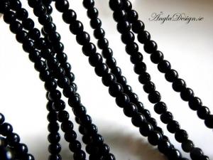 Glaspärla rund 4mm svart, 1 sträng