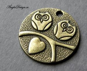 Hänge runt med 2 söta ugglor på en gren, brons, 1st