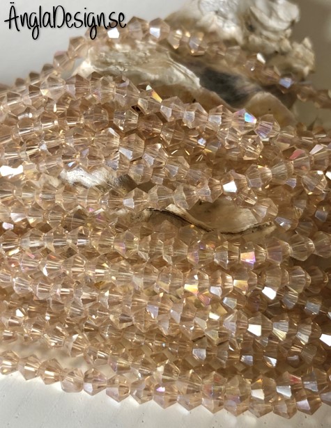 Glaspärla bicone Crystal 4mm sandfärgad med AB lyster, 1 sträng