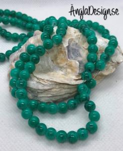 Glaspärla drawbench emerald med svart stänk på, 6mm, 1 sträng