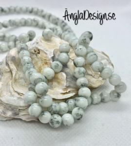 Glaspärla drawbench vit med gråsvart stänk på, 6mm, 1 sträng