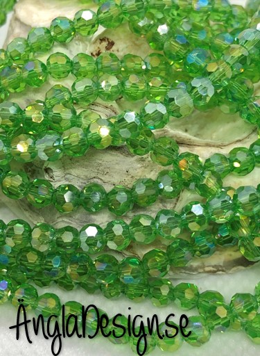 Glaspärla rund facetterad 4mm grön med AB lyster, 1 sträng