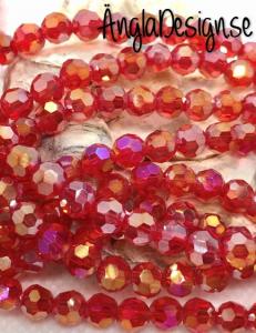 Glaspärla rund facetterad 6mm röd med AB lyster, 1 sträng