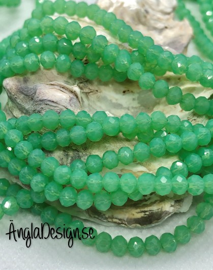 Glasrondell, facetterad 4x3mm imiterad jade grön,1 sträng