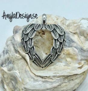 Hänge hjärtan med fjädrar i antiksilver, 1st