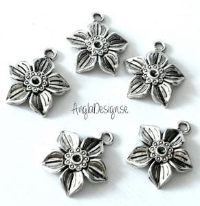Berlock blomma 2cm, påsklilja, antiksilver, 5-pack