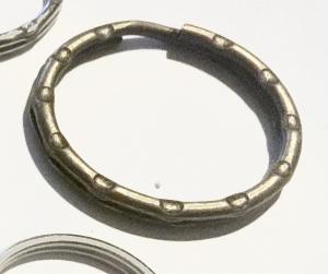 Nyckelring brons 28mm, räfflad, 1st