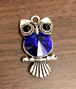 Läcker liten uggla med blå stor rhinestone.antiksilver, 1st