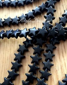 Syntetisk turkos stjärna svart, 12mm, 10-pack