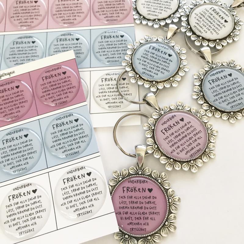 Färdig nyckelring med text "Fröken.." 1st