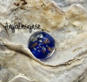 Glaspärla handgjorda lampwork rund 10mm mörkblå med guld och vita flingor i, 2-pack