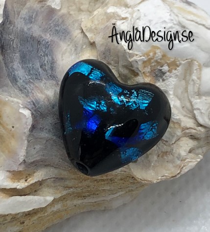 Glaspärla handgjorda lampwork svart hjärta 15mm med blå fläckar i, 1st