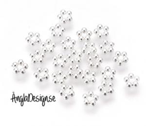 Mellandel daisy 4,5mm ljust silver, 30-pack