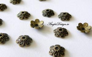 Pärlhatt brons, mönstrad blomma 10mm, 20st