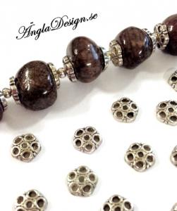 Pärlhatt platt blomma 8mm, antiksilver, 20-pack