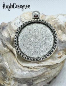 Ramberlock antiksilver 25mm med små söta hjärtan runt kanten, 1st