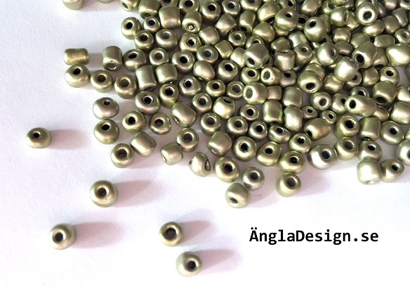 Seed beads ca 4mm, ljus olivgrön matt metallic, 25gram