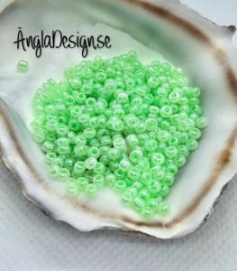 Seed beads pastellgrön 2mm, 20 gram