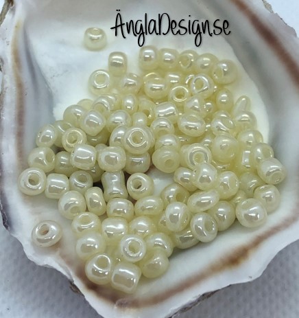 Seed beads pastellgul ( ljusgul) 4mm, 20 gram