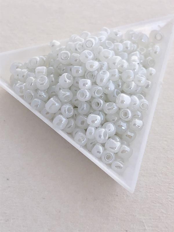 Seed beads vit pastell 4mm, 25 gram