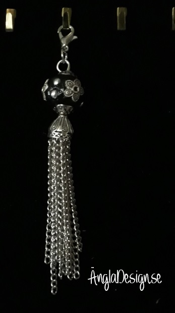 Tassel med kedjor, indonesisk svart pärla och karbinlås, antiksilver, 1st