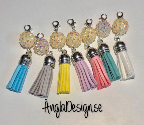 Tassel olikfärgade, hänge med vit strass pärla, 1st