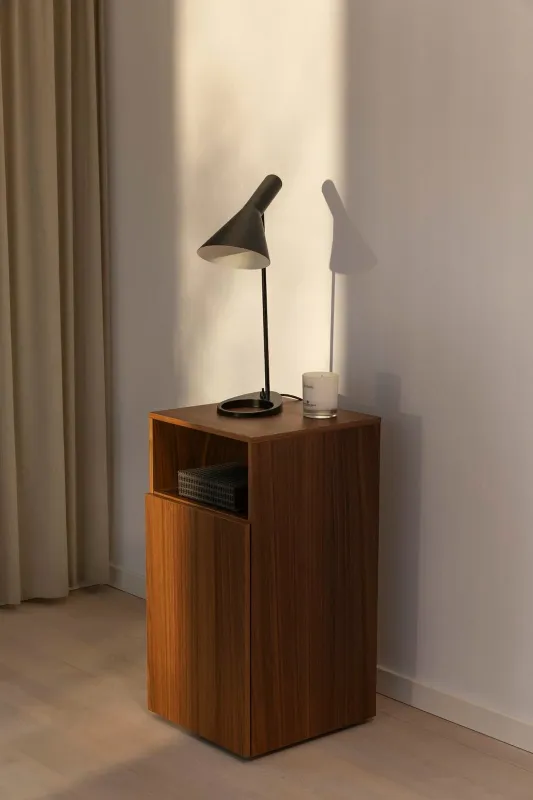 Carpe Diem Beds - Holme sängbord Hög med dörr