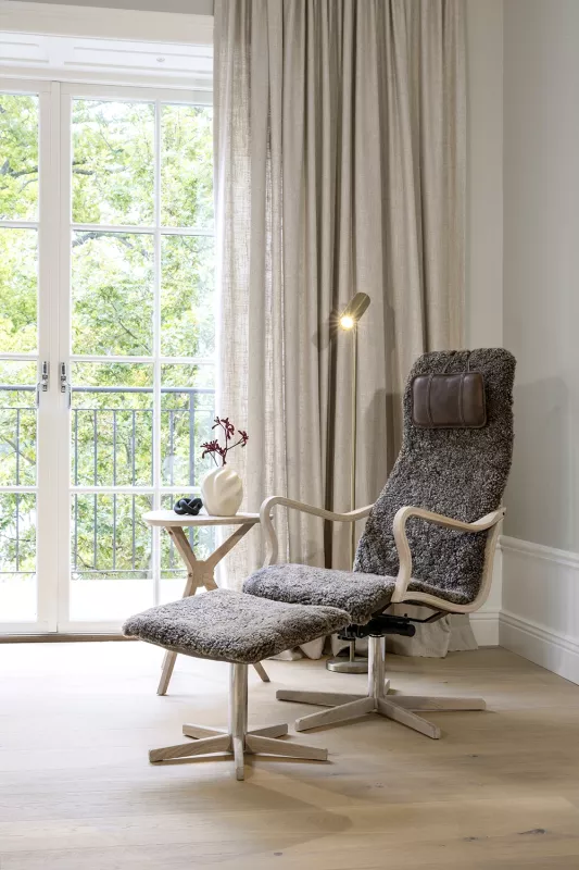 Bröderna Andersson - Chic Fåtölj + Pall (Nougat Special)