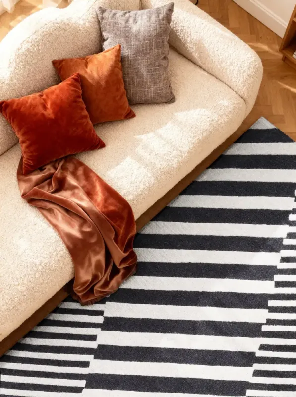 ELLE Decoration - Stryve Flux svart/vit