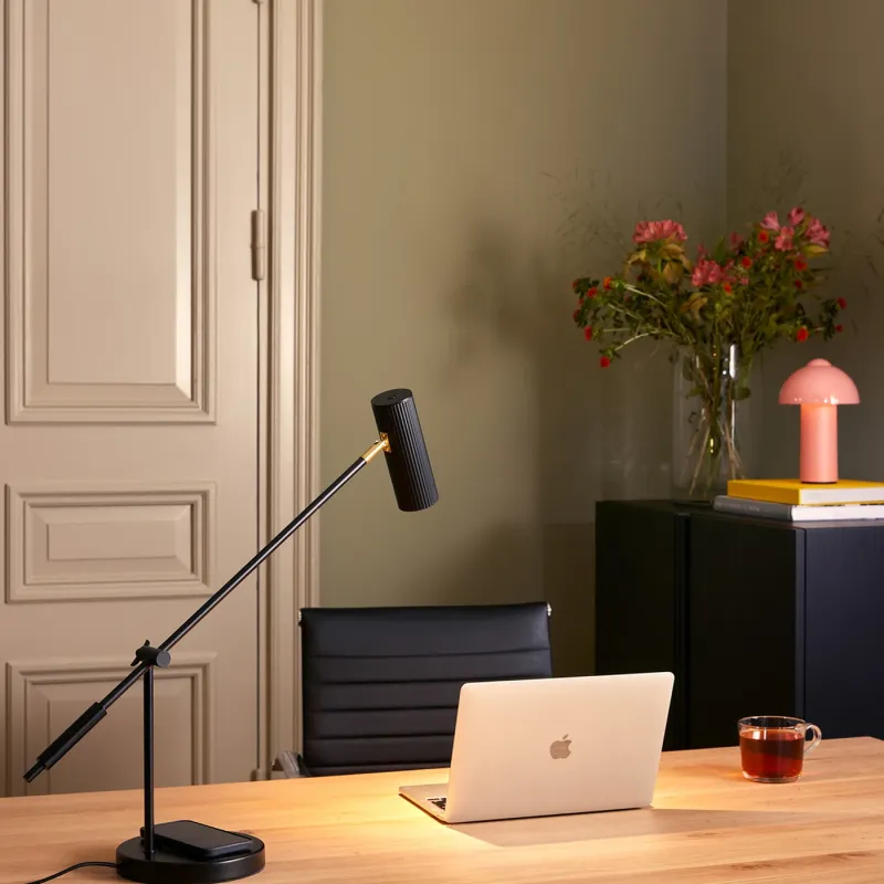 Globen Lighting - Bordslampa Hubble Read with wireless charging