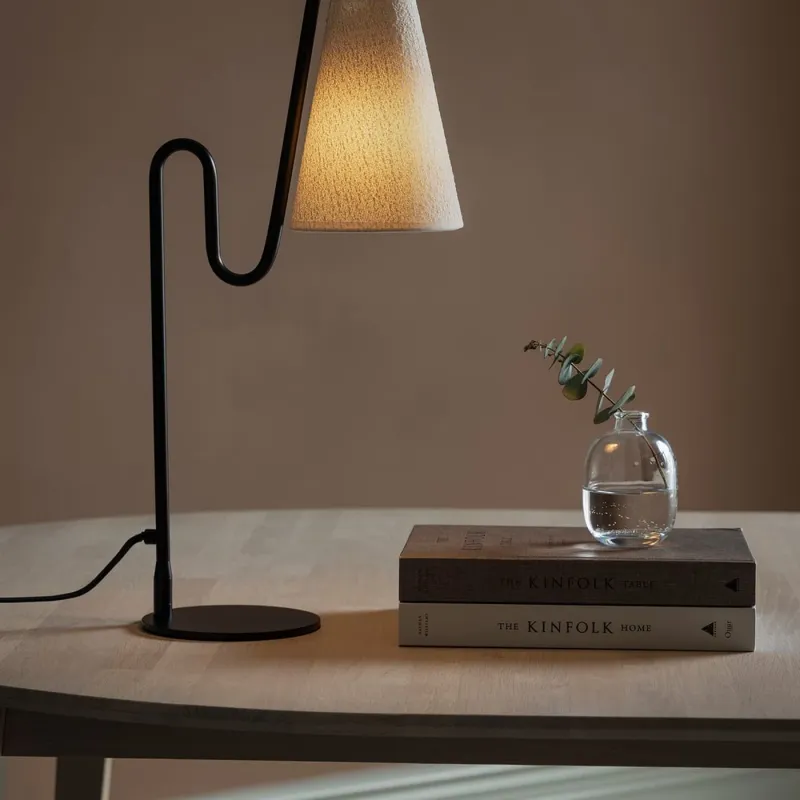 Globen Lighting - Bordslampa Lou