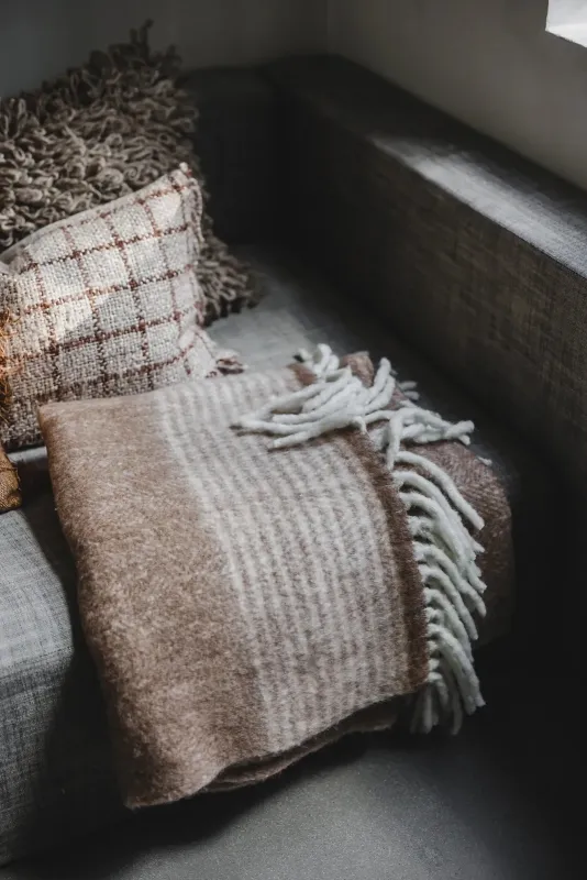 Jakobsdals - Almond mohair Pläd