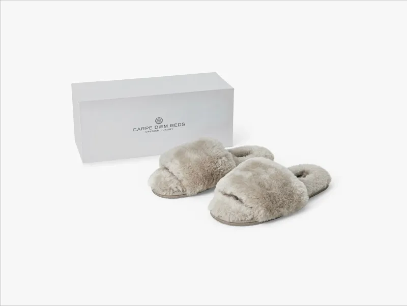 Carpe Diem Beds - Tofflor i fårskinn