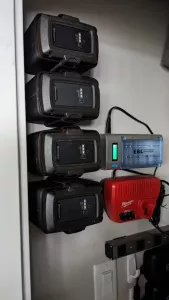 Husqvarna BLI Batterihållare