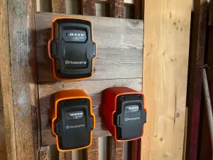 Husqvarna BLI Batterihållare